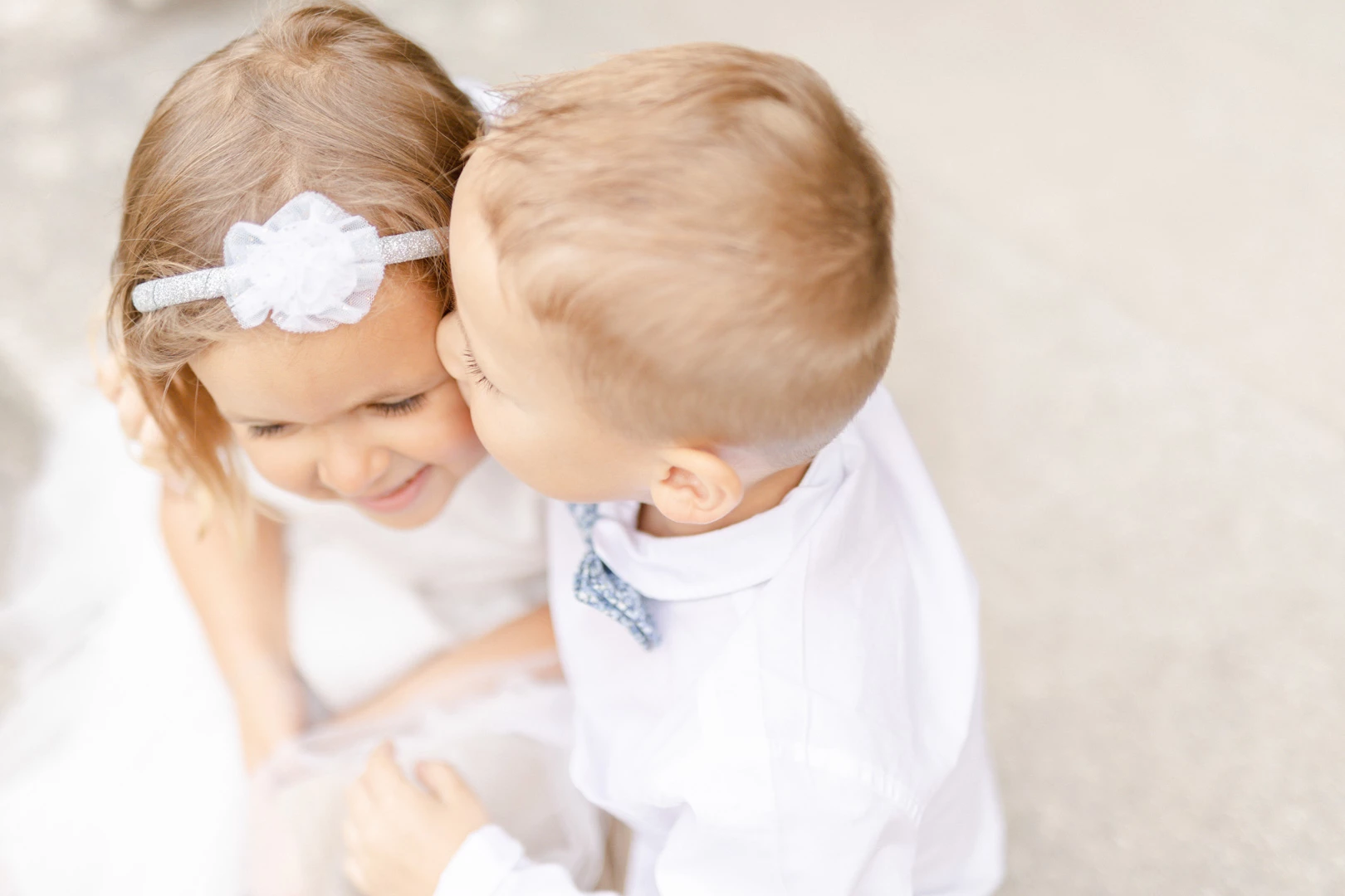 bonheur enfant amour geste marron